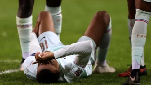 زيدان يؤكد الخبر السيئ .. ضربة موجعة لفرنسا والريال يترقب الفحوصات