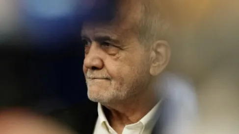طهران تنتظر رد واشنطن على عرضها.. وبزشكيان يؤكد 