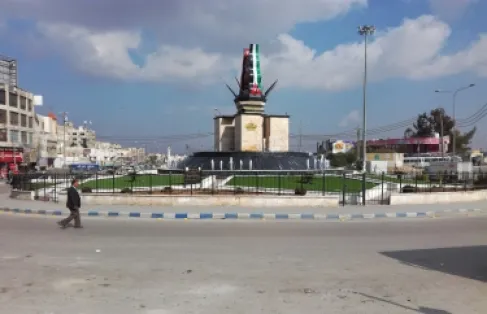 بسيف وحربة وزي عميد.. اقتحام منزل في الزرقاء يعيد قضية المرض النفسي إلى الواجهة