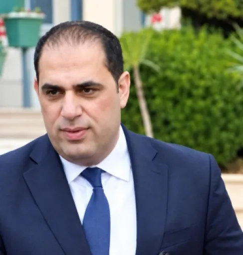 عوض و(مطعم الأشرار)