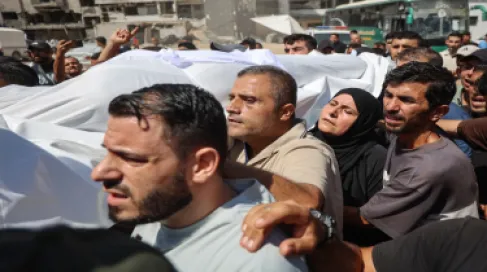 3 شهداء ومصابون بقصف وإطلاق نار إسرائيلي في دير البلح ومدينة غزة