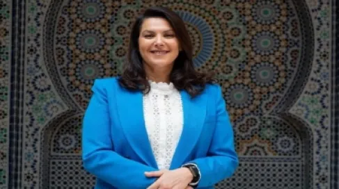 العاهل المغربي يعين سيدة رئيسة للوزراء كأول امرأة تشغل المنصب