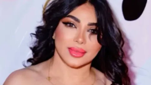 غادة إبراهيم غاضبة من عمرها في ويكيبيديا.. 