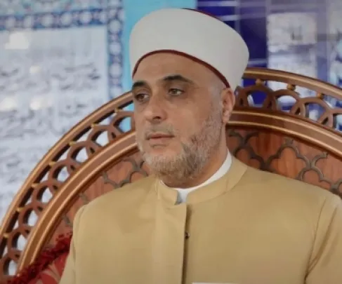 بعد إحالته للتقاعد المبكر.. العايدي يعلن منعه من الخطابة ويطالب الأوقاف بالتوضيح