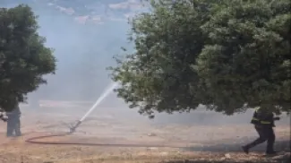 صورة أرشيفية لكوادر الدفاع المدني