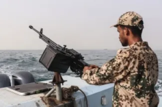 بحار من البحرية التابعة للحكومة اليمنية