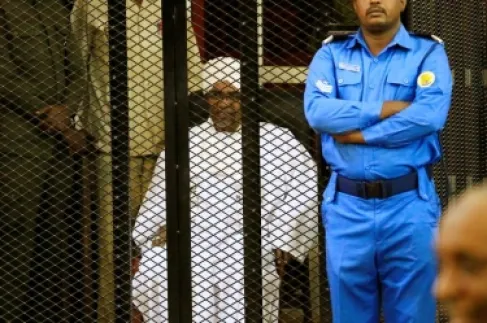 أسرة البشير تناشد البرهان لعلاجه خارج السودان