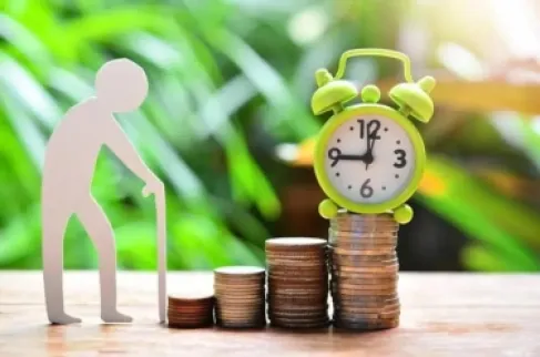 موظفون حكوميون إلى التقاعد - اسماء