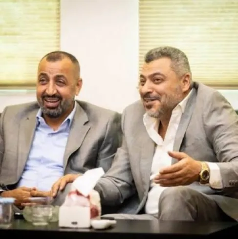 الرئيس الفخري للوحدات يطالب الإدارة بالتنحي فوراً