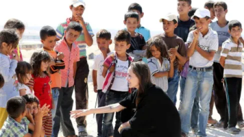أنجلينا جولي تنشر صور دمار غزة.. وتعلق 