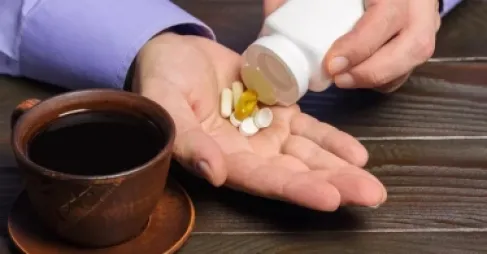 5 أنواع من الأدوية لا يُفضل تناولها مع القهوة.. تعرف إلى المخاطر