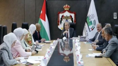أبو السمن: تسريع إنجاز مشاريع رؤية التحديث الاقتصادي والالتزام بالبرامج الزمنية