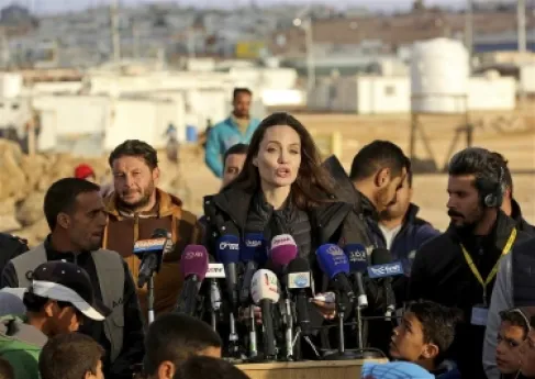 %94 من السكان بلا مأوى .. أنجلينا جولي تنشر صورا بالأقمار الاصطناعية قبل وبعد الحرب على غزة