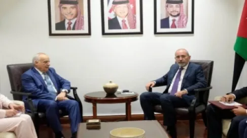 الصفدي يجدد التأكيد على وقوف الأردن مع لبنان وأمنه واستقراره