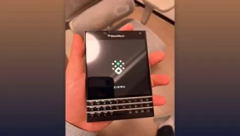هاتف بلاك بيري الشهير يعود بإمكانات جديدة.. أندرويد 14 ولوحة QWERTY