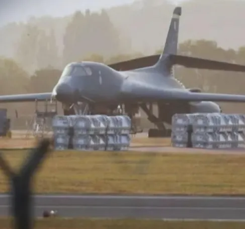 صحيفة: واشنطن سحبت قاذفات B-1 من قاعدة فيرفورد البريطانية