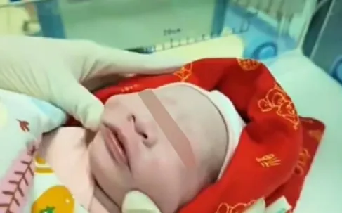 صينية في الستين تنجب طفلة