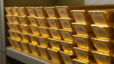 الذهب يتراجع مع صعود الدولار وارتفاع عوائد السندات