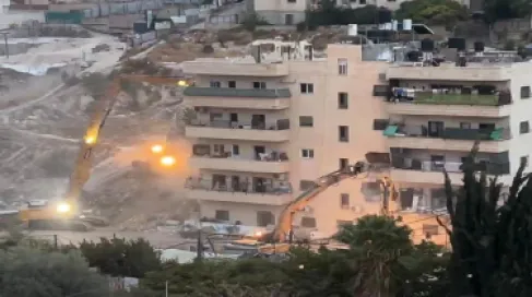 بن غفير يشارك في عملية هدم مبنى سكني يضم 70 فلسطينياً بالقدس