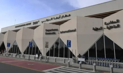 الحوثيون يعلنون استهداف مطار أبها بصاروخ باليستي