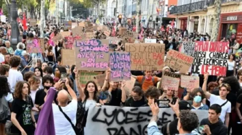 20 يوما على بدء الاحتجاجات الطلابية في فرنسا .. واتهامات للشرطة باستخدام القوة المفرطة
