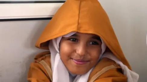 أطفال اليمن يتحدّون نيران القناصة وقذائف الهاون في طريقهم إلى المدرسة