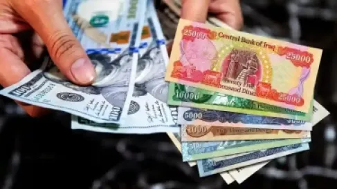 العراق يخفض قيمة الدينار إلى 1520 للدولار وسط ضغوط على صادرات النفط