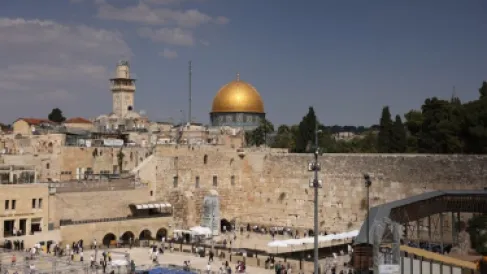 بريطانيا تزيل لافتات قنصليتها بالقدس بعد أمر إسرائيلي