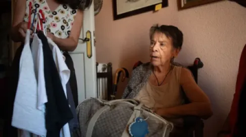 وفاة مسنّة إسبانية أصبحت رمزاً لأزمة السكن بعد إخلائها من منزلها