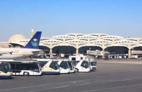 الحوثيون يعلنون استهداف مطار الملك خالد بالرياض