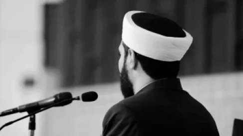 سافر إلى أميركا وغاب شهرا .. محكمة أردنية تعيد إمام مسجد لوظيفته