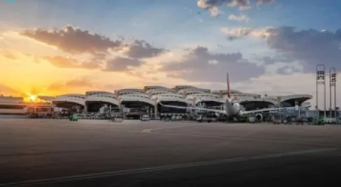 أضرار جسيمة بطائرة في مطار الملك خالد بالرياض