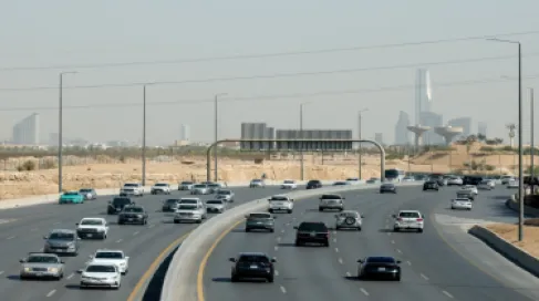 مدارس في الرياض تعتمد التعليم عن بُعد عقب الهجوم على المطار