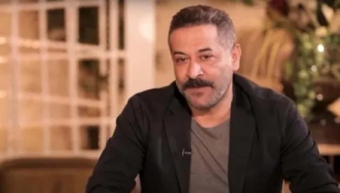 عبدالمنعم عمايري يبكي بسبب ابنته مريم ويعترف بحظر أمل عرفة