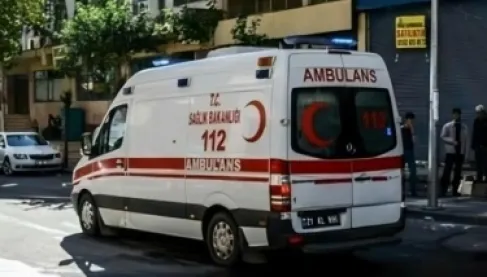 11 قتيلا و27 مصابا.. حافلة ركاب تصطدم بشاحنة سحب غربي تركيا