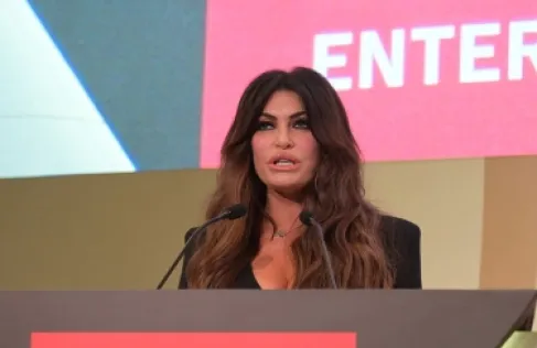 فضيحة مراسلات السفيرة الأميركية في اليونان تهددها بالإقالة