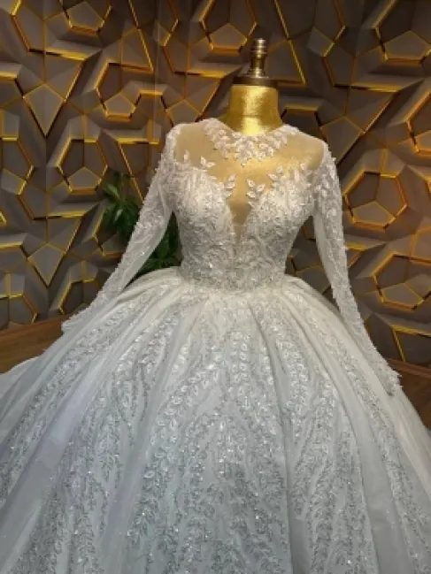 الكويت.. البحث عن عروسين سرقا فستان سهرة