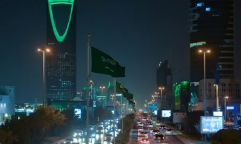 تعليق رحلات الخليج والاتحاد إلى الرياض.. والسعودية تمدد إغلاق مطار الملك خالد