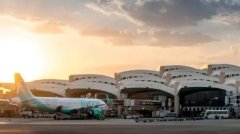 السعودية.. تمديد تعليق عمل مطار الرياض وإسقاط صواريخ جديدة