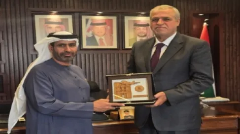 الأردن والإمارات يبحثان سبل توسيع التعاون الثنائي في قطاع النقل الجوي