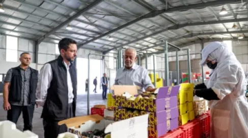 ولي العهد يزور مزرعة نموذجية في المفرق ويطلع على تجربتها في توظيف التقنيات الحديثة