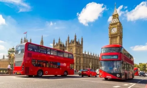 الاستخبارات البريطانية تحذر من تحوّل المواقف اليمينية المناهضة للمهاجرين إلى الإرهاب - الغارديان