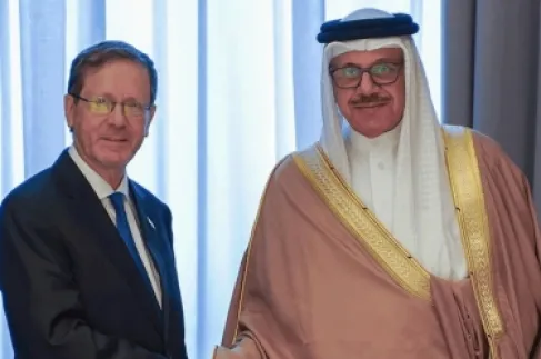 وزير خارجية البحرين يلتقي الرئيس الإسرائيلي في أذربيجان