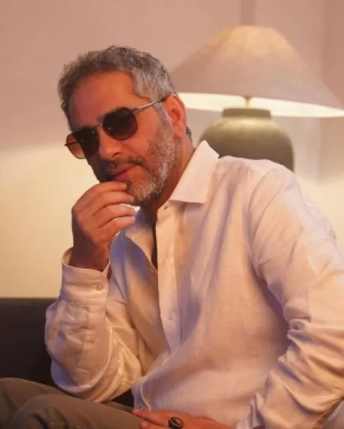 محمد فضل شاكر يكشف حقيقة حفل والده في دبي