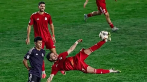 مقصة من خارج منطقة الجزاء .. لاعب تونسي يسجل هدفا يستحق (بوشكاش) _ فيديو