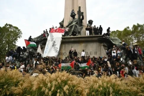 على غرار فرنسا .. آلاف الطلبة يتظاهرون بإيطاليا احتجاجا على أوضاع المدارس وقانون التعليم الجديد