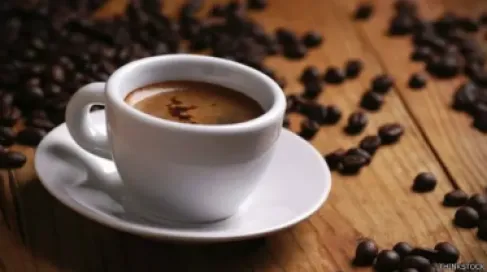 القهوة والصداع.. مفارقة قد تجعلك تعيد التفكير في فنجانك اليومي