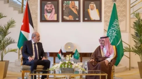 الصفدي وآل سعود يبحثان جهود خفض التصعيد واحتواء الأزمات في المنطقة