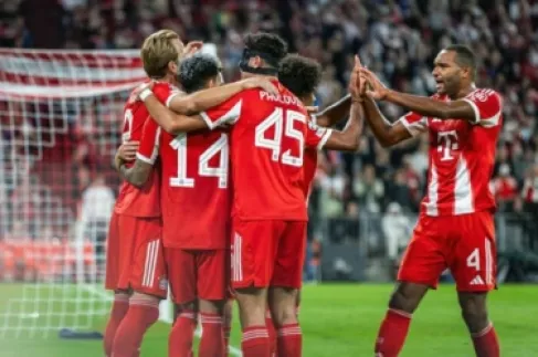 بايرن ميونيخ يسحق لايبزيغ 6-1 وينتزع صدارة الدوري الألماني