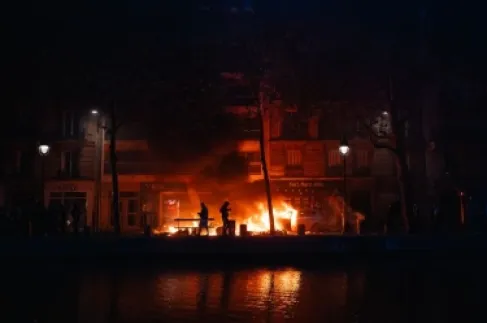 أوروبا تشتعل .. مظاهرات حاشدة في 5 دول
